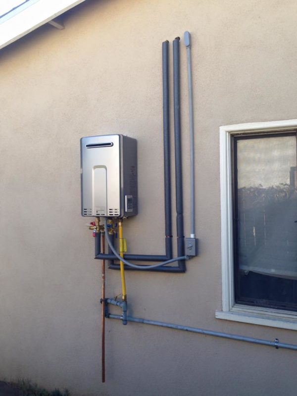 tankless-water-heater-rinnai-for-outdoors-irvine-california